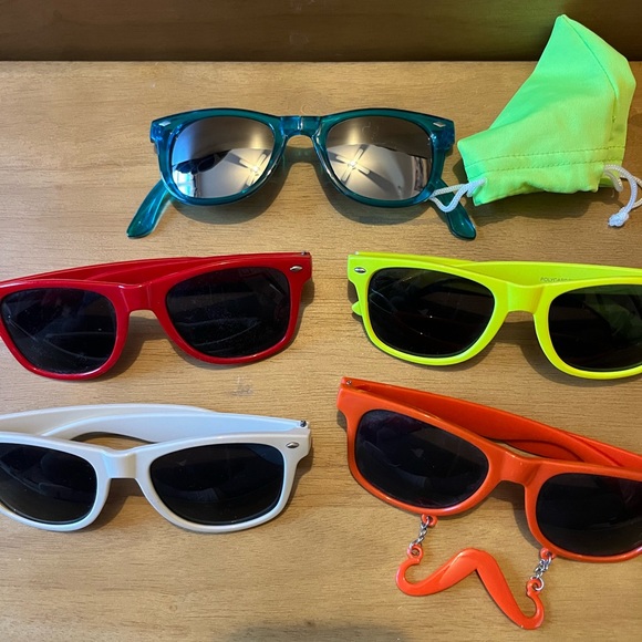 Fun Sunglasses Bundle - Picture 3 of 4